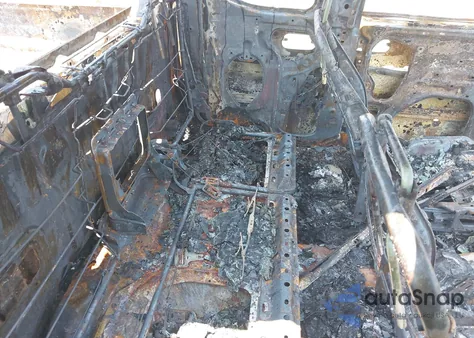 2001 Toyota Tundra Ltd V8 из США, поврежденный, VIN 5TBBT48181S136341